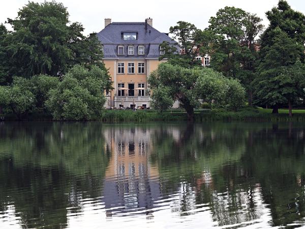 Günther Jauch freut sich über gastronomisches Leben in seiner Villa